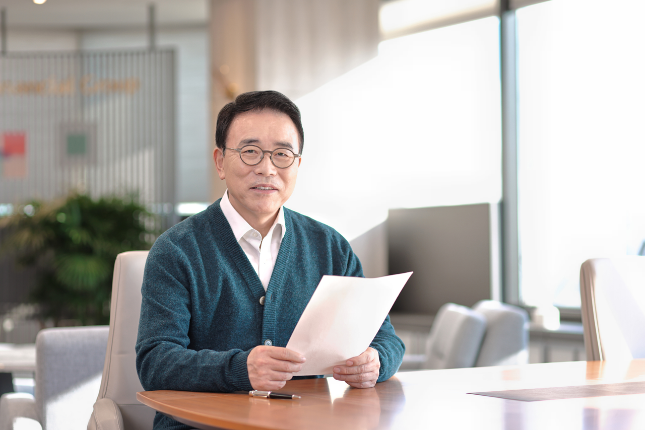 Shinhan Financial Group Chairman Cho Yong-byoung Character Photo.